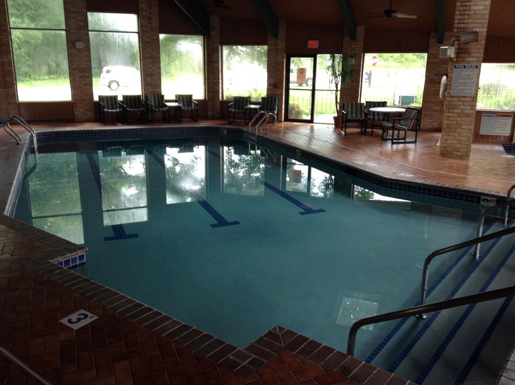 Americinn And Suites By Wyndham Delafield-Waukesha-Milwaukee Εξωτερικό φωτογραφία