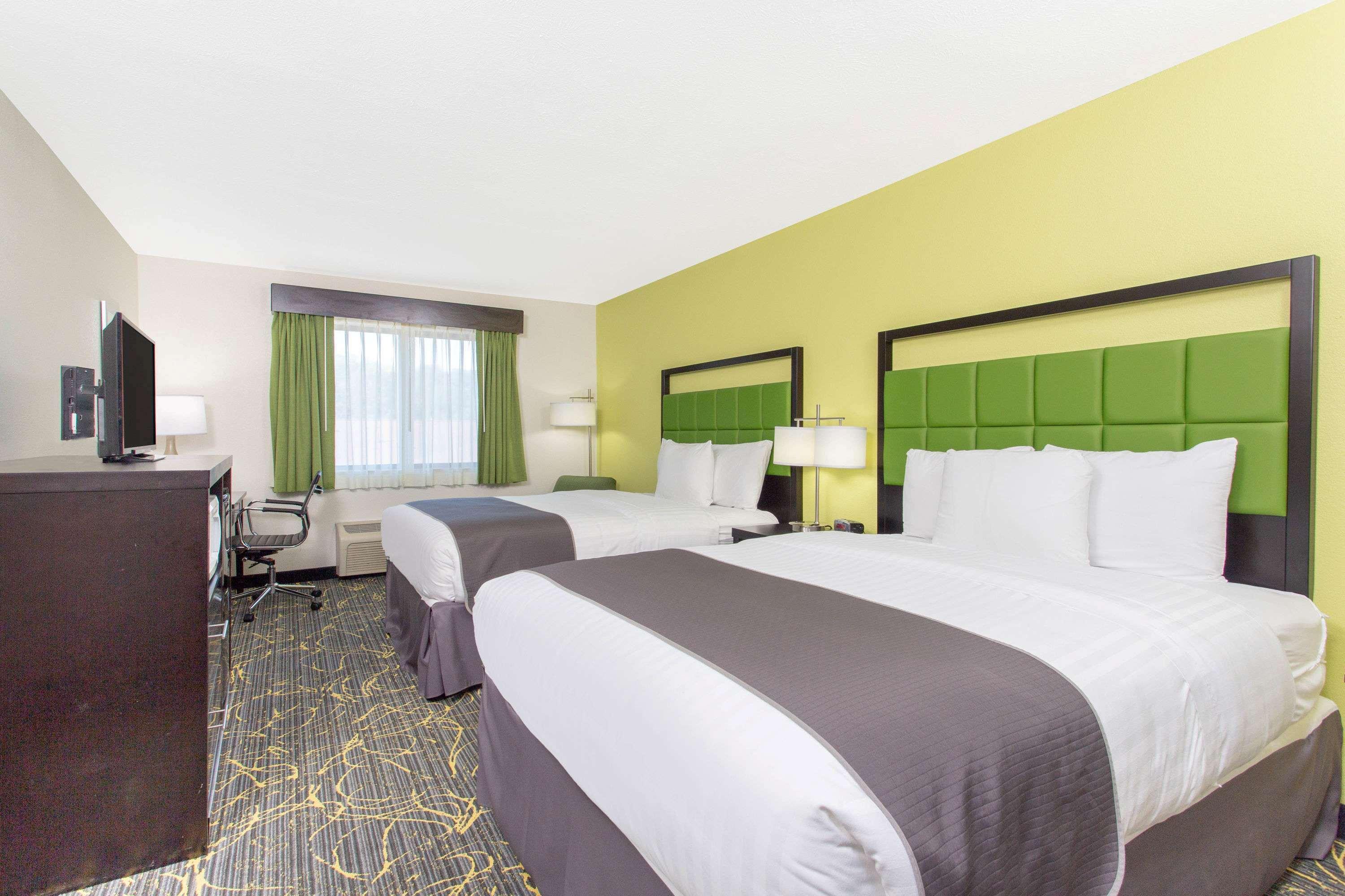 Americinn And Suites By Wyndham Delafield-Waukesha-Milwaukee Εξωτερικό φωτογραφία