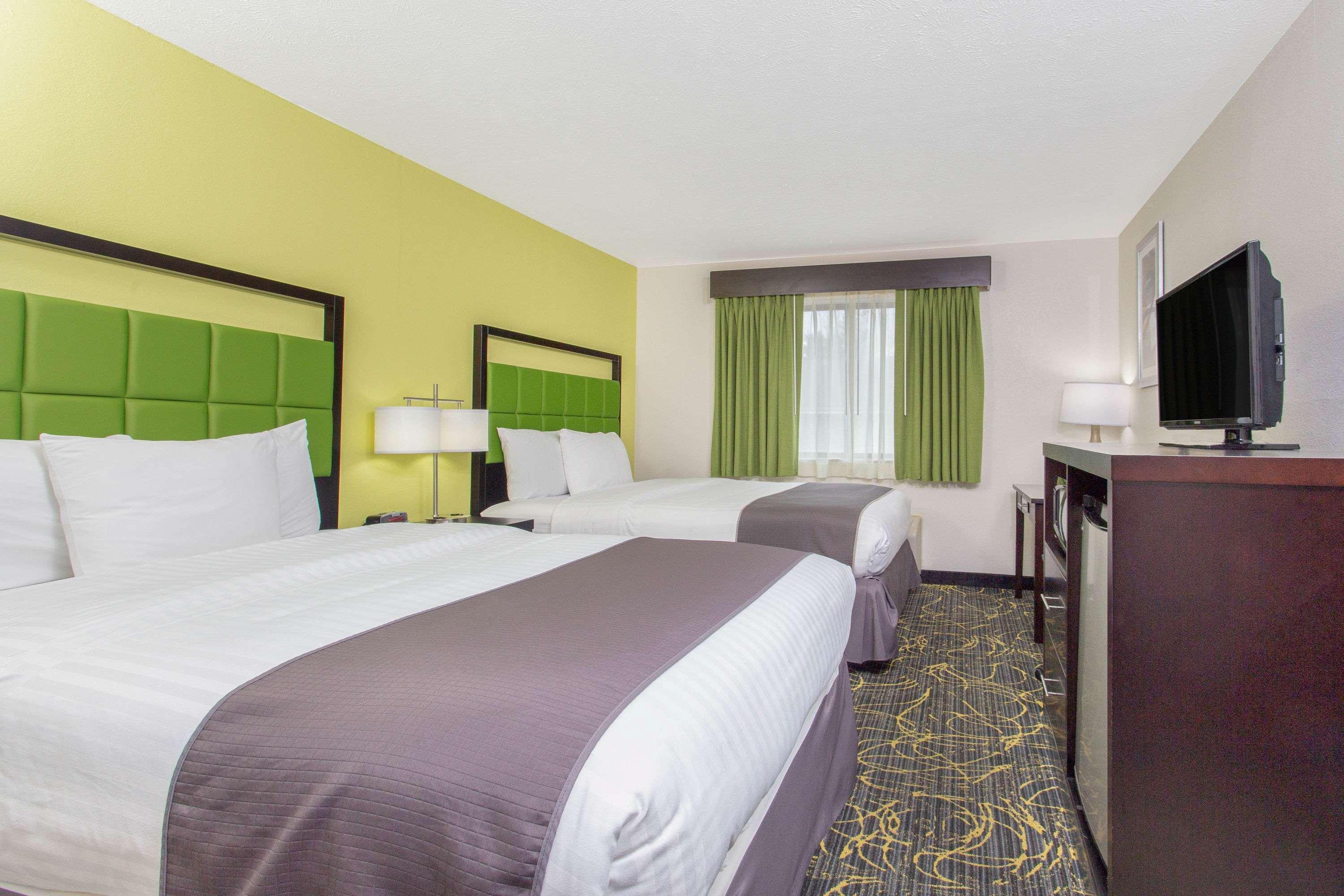 Americinn And Suites By Wyndham Delafield-Waukesha-Milwaukee Εξωτερικό φωτογραφία