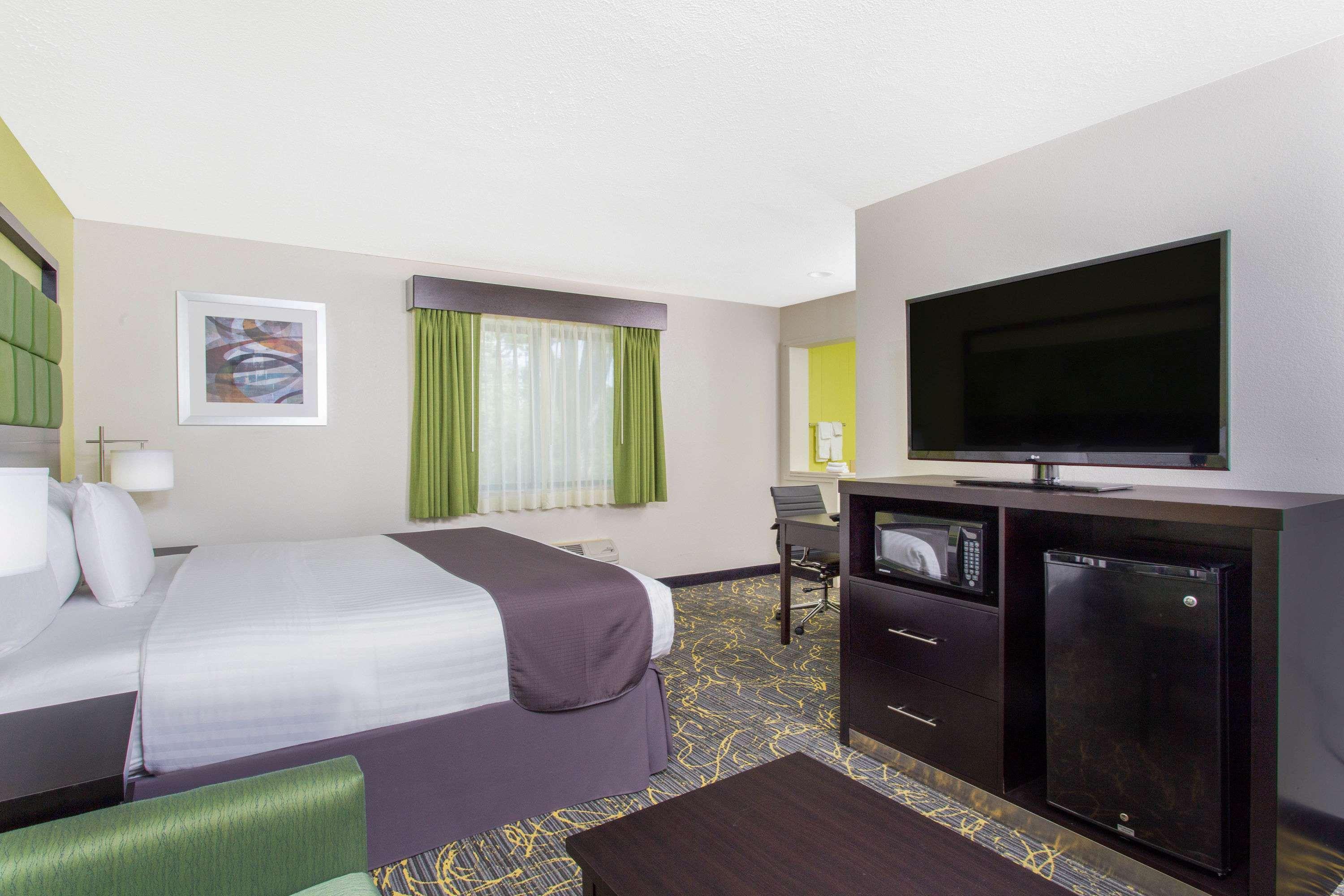 Americinn And Suites By Wyndham Delafield-Waukesha-Milwaukee Εξωτερικό φωτογραφία