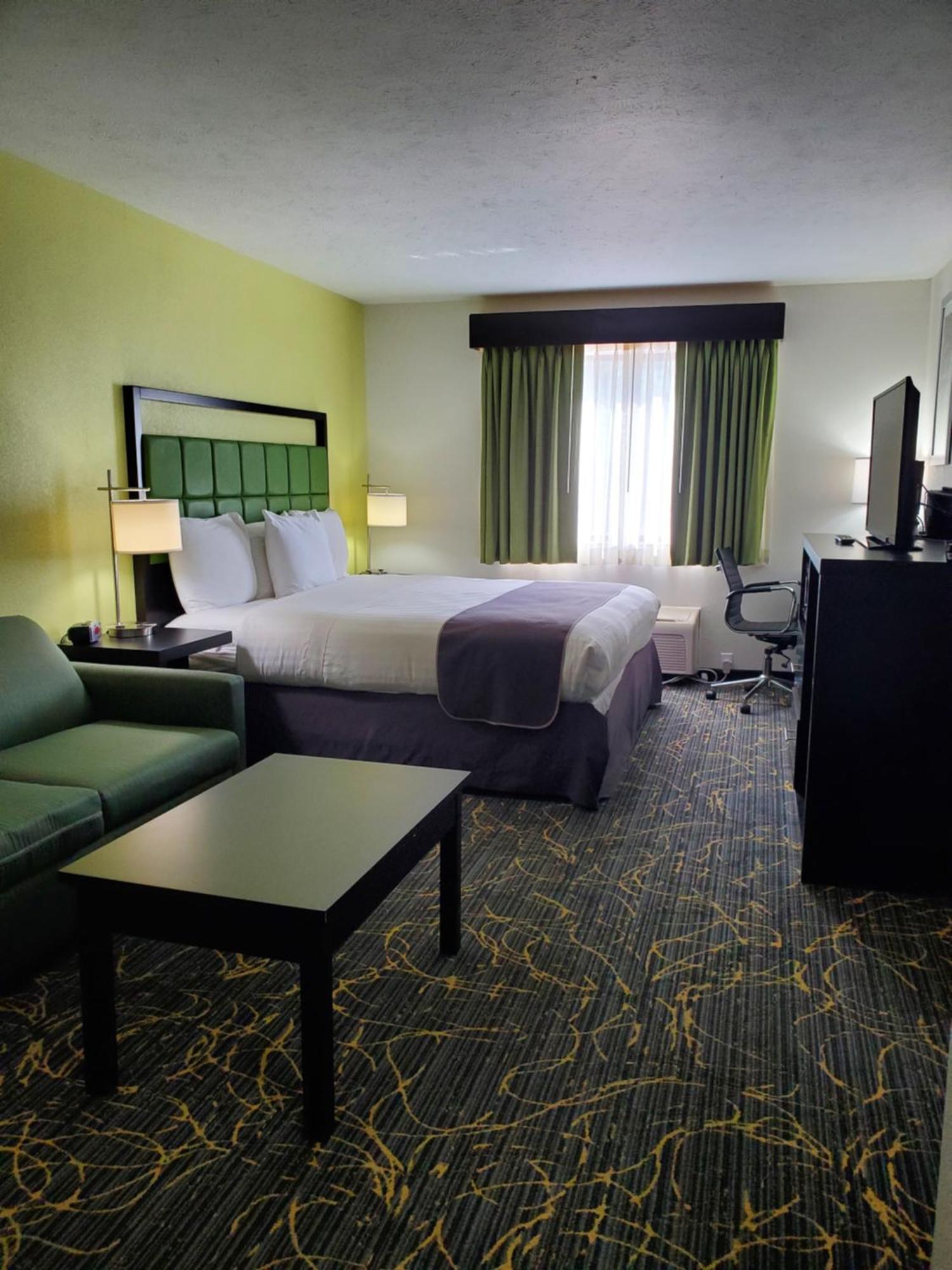 Americinn And Suites By Wyndham Delafield-Waukesha-Milwaukee Εξωτερικό φωτογραφία