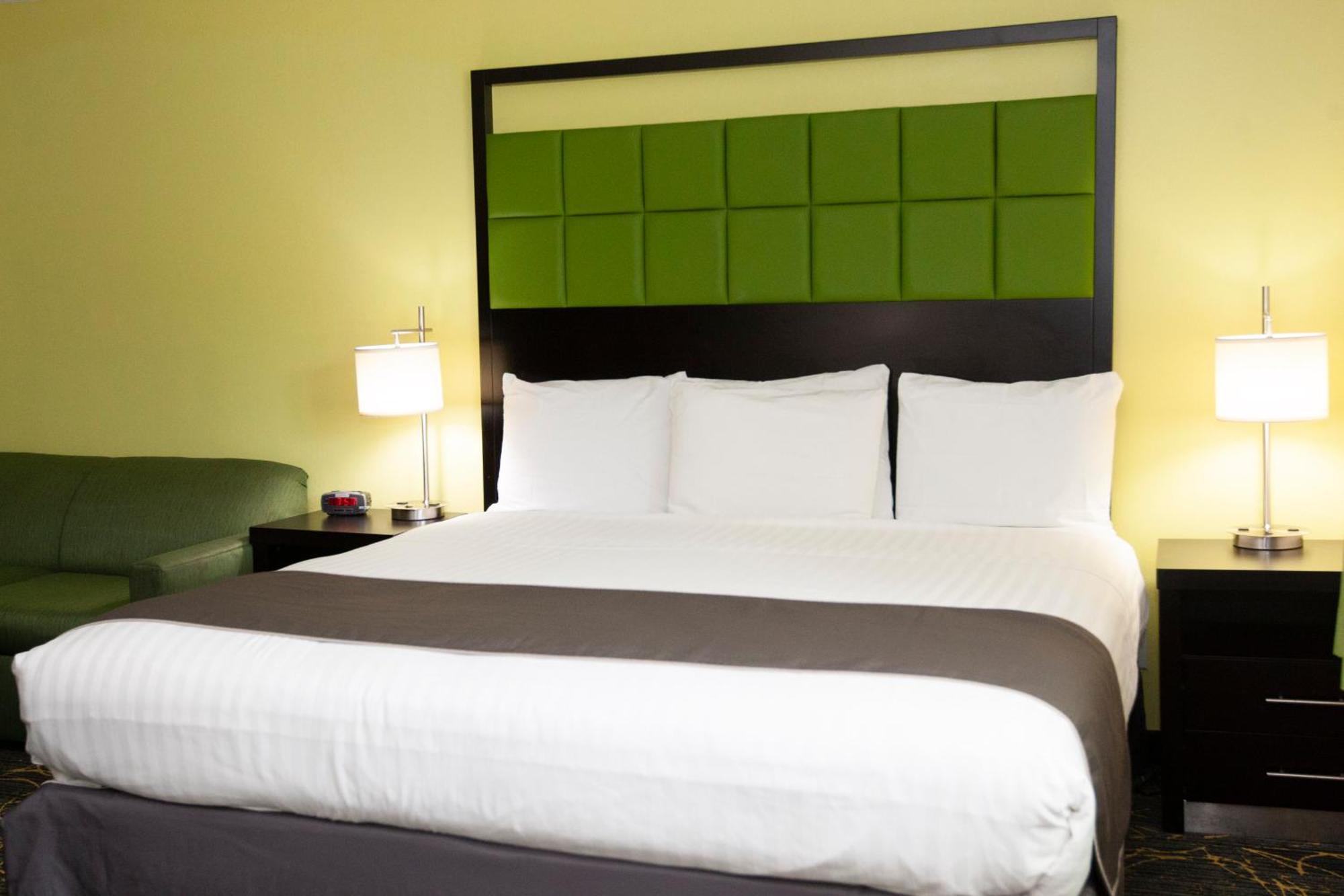 Americinn And Suites By Wyndham Delafield-Waukesha-Milwaukee Δωμάτιο φωτογραφία