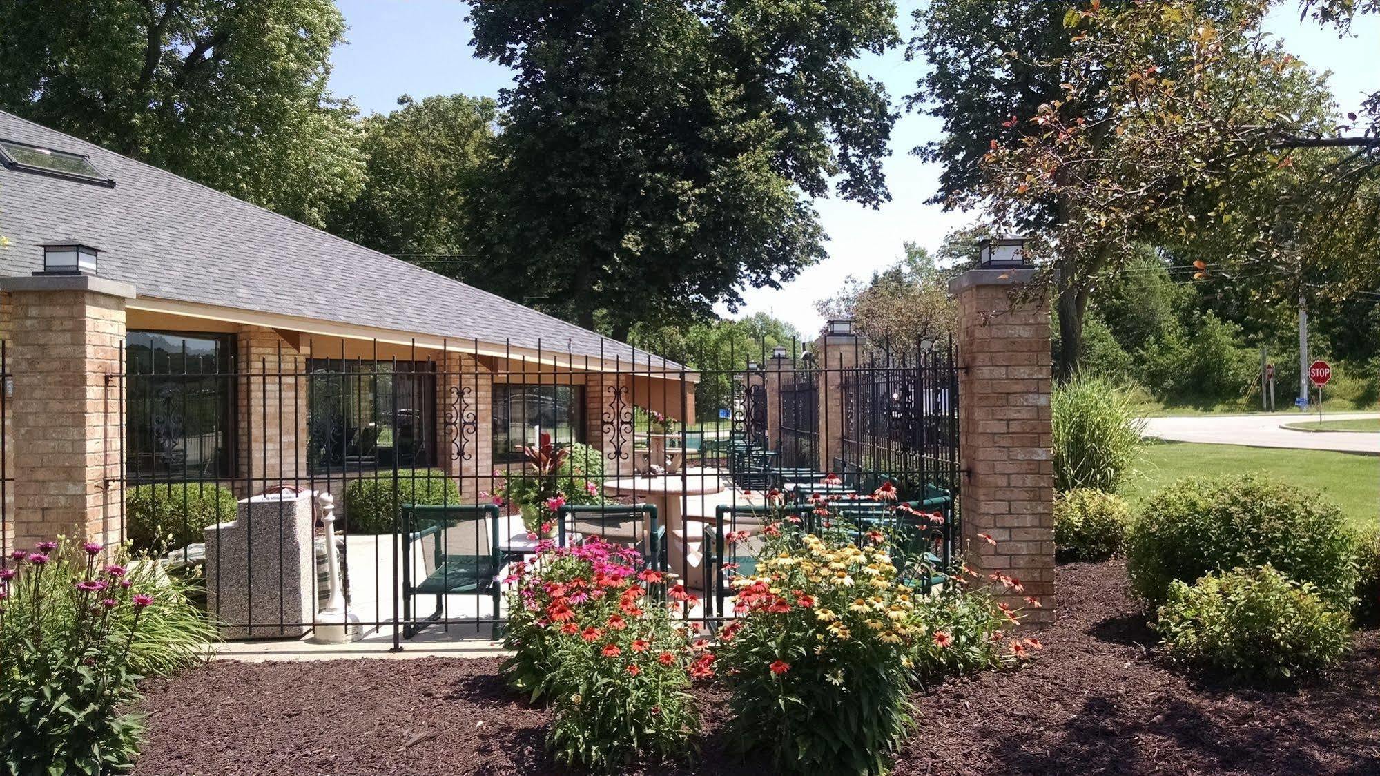 Americinn And Suites By Wyndham Delafield-Waukesha-Milwaukee Εξωτερικό φωτογραφία